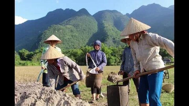 Tỏa Sáng Trên Mạng Xã Hội: Chuyên Gia Trang Điểm & Hotspot Matrix
