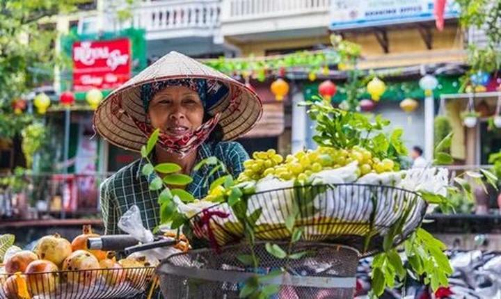 Phương Oanh diện set đồ 50 - Cảm hứng video marketing từ Hotspot Matrix